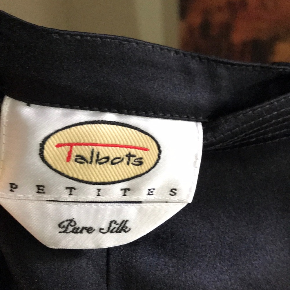 Designer under $25! Elegant Silk black skirt